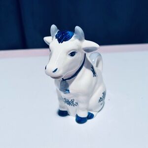 Vintage Blue and white ceramic cow creamer - delft style creamer- preloved